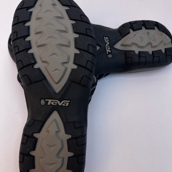 Teva Women's Black and Gray Sandals size 8 - Picture 4 of 4